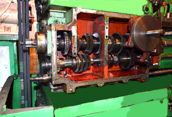 Коробка подач універсального токарно-гвинторізного верстата 1М61П